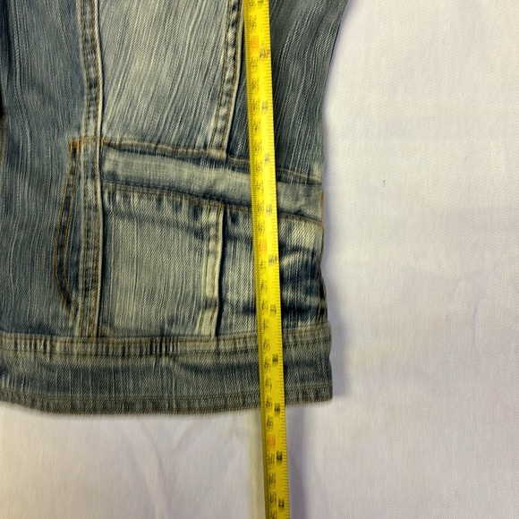 Guess Vintage Women’s Jean Jacket. Size Large - Picture 8 of 9